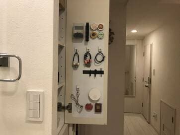 朝の支度のストレスが激減。100円グッズでマグネット収納