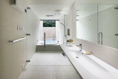 極上バスルーム2例！山を愛でながらリラックス＆小住宅でも露天風呂気分