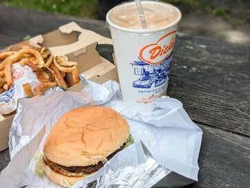 ハンバーガーセット3000円超、Ｗ杯のチケット相場にも驚き。シアトルに20年住んで実感、「アメリカの物価高」のリアル