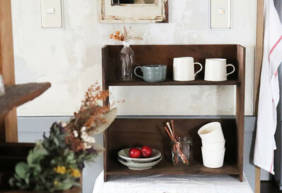 セリアの木板6枚だけでできる。簡単DIYで「木製2段ラック」をつくろう