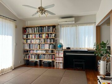 リビングのテレビをやめて本棚を設置。リフォームを機に読書を楽しむ暮らしに