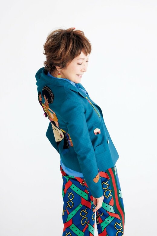 うしろ姿の森山良子さん