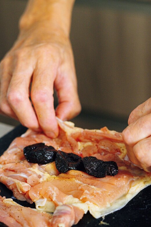 ローストチキンロールの調理過程