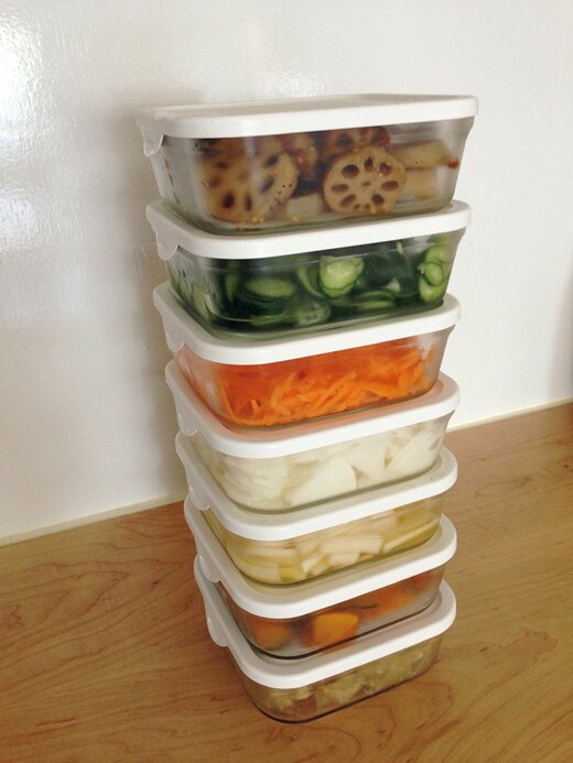 つくりおきしてタッパーに詰めた食材