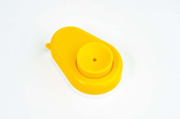 穴をあけるだけでゆで卵の殻がツルンッ