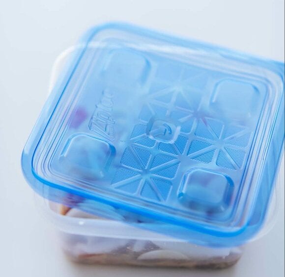 フタつきの耐熱コンテナ容器