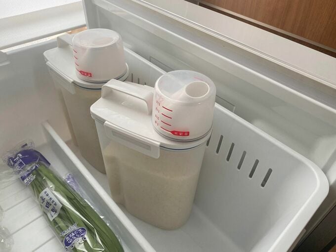 米はケースに入れて冷蔵庫で保存