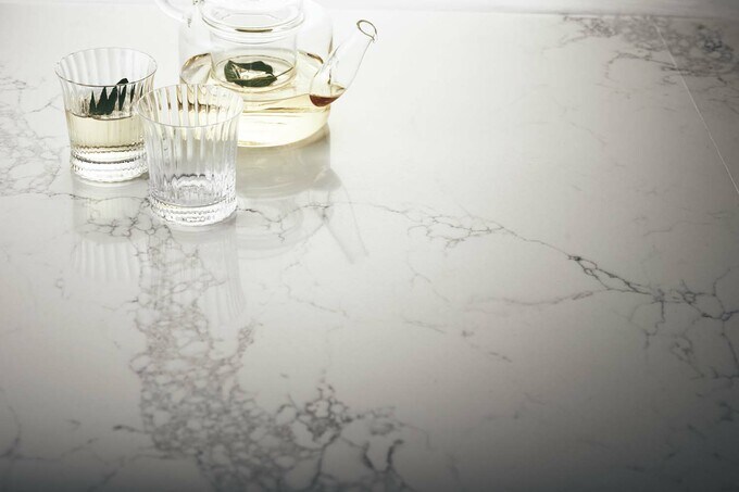 「クォーツカウンター」のレユールホワイト