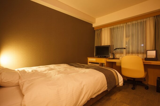 ビジネスホテルの客室