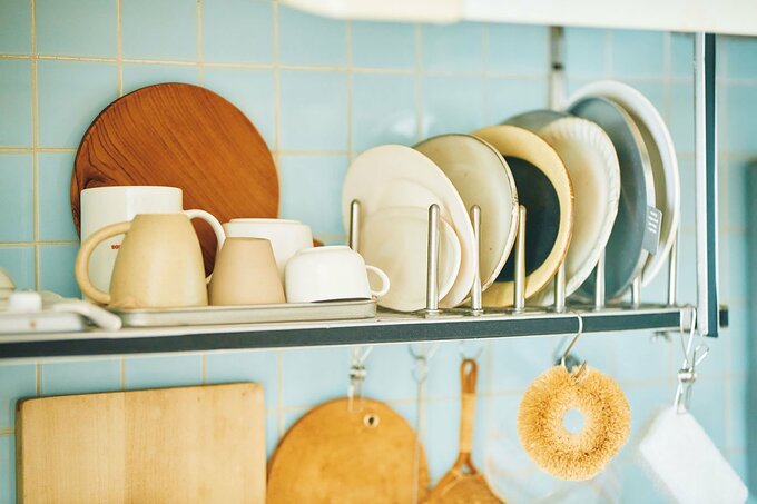 縦に並べた食器皿