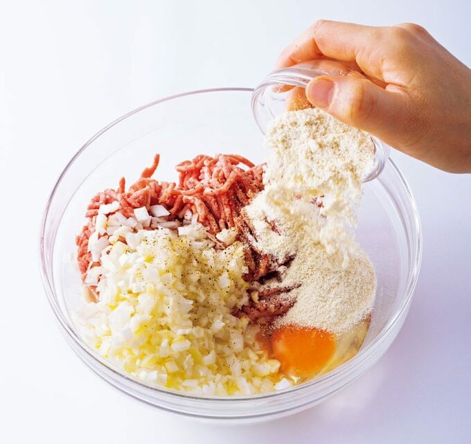 ボウルに肉ダネ