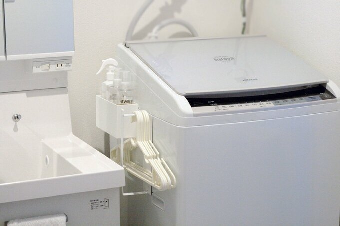 マグネットハンガーを洗濯機に取り付け収納