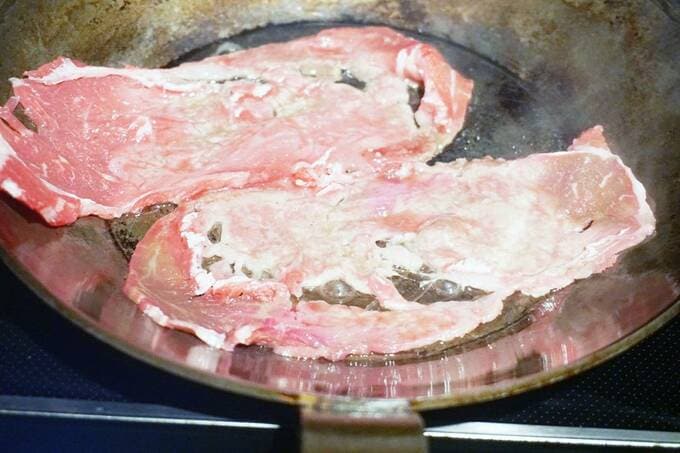 スチール鍋にお肉