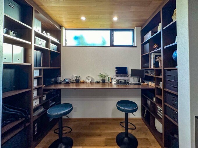 スタディスペースの造作カウンター