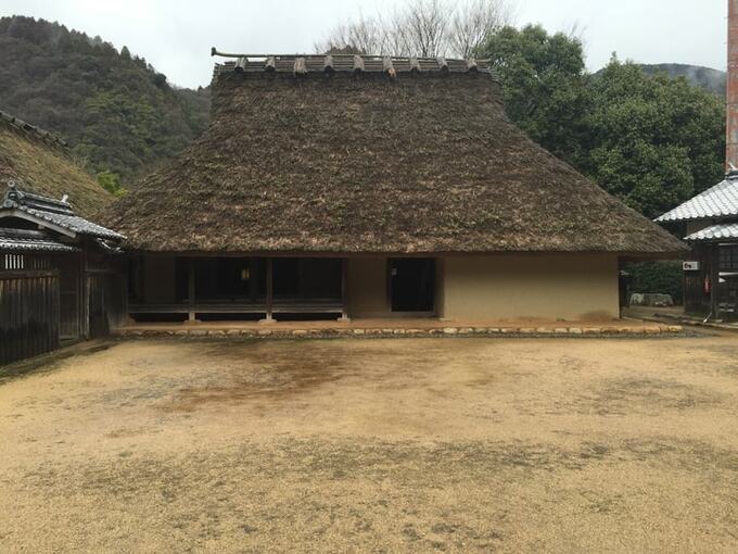 勾配が急な昔の屋根