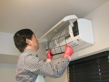 エアコンからイヤなにおいがしたら要注意！内部のカビを自宅で掃除する方法