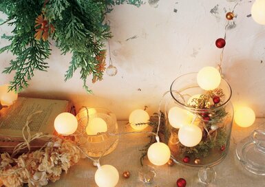 100均の定番グッズをクリスマスの飾りに変身させるテク