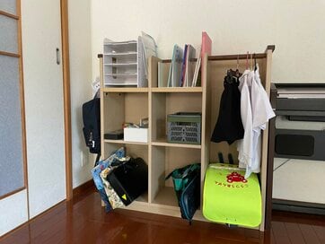 学校用品の整理＆管理はリビングの棚で。小学生の次男に学習机を買わない理由