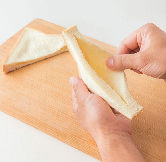 切り込みを入れたパン