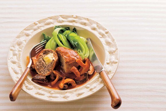 チーズハンバーグのキノコソース