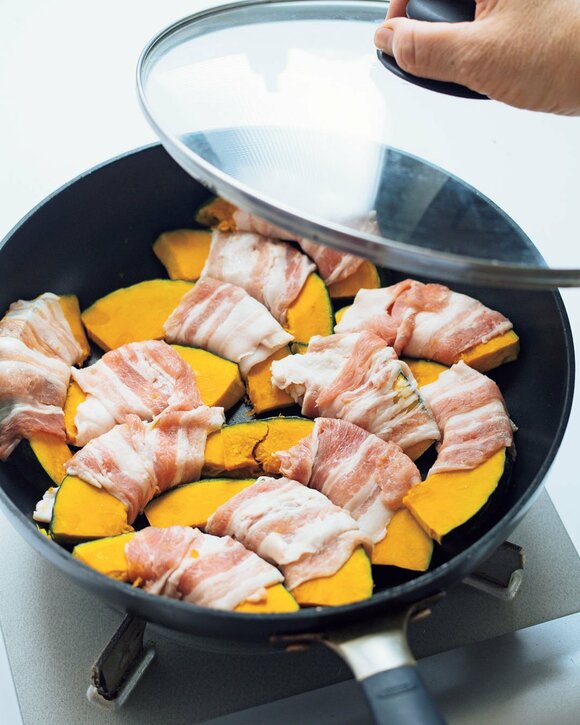 フライパンに豚肉カボチャ
