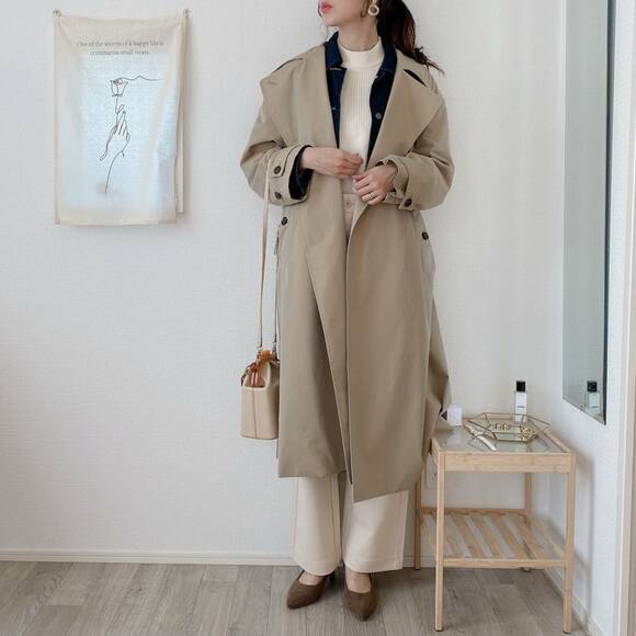 デニムジャケットを中に仕込んだコーデ