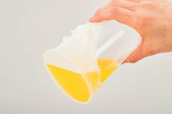 飲み物を逆さにしてもこぼれない