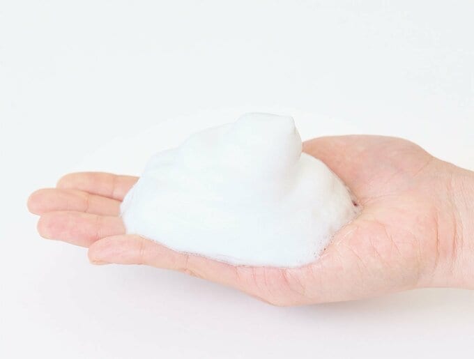 洗顔料はたっぷり泡立てます