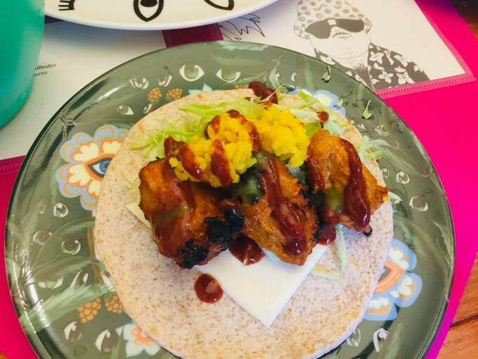 さまざまなソースを用意して味を比べても楽しい