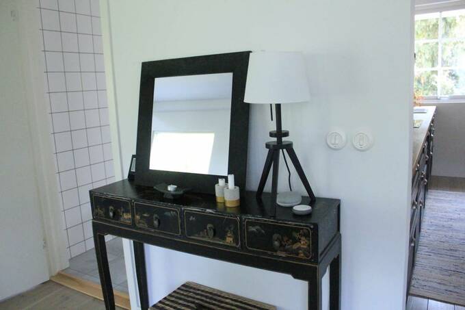 アンティークアイテムを飾っている様子