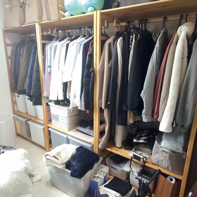 片づける前のクローゼット