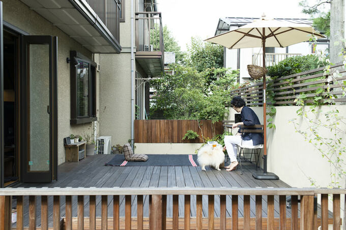 LDとフラットにつながるウッドデッキ