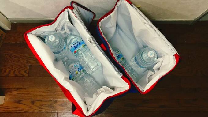 縦でも横でも2リットルのペットボトルがラクラク入る様子