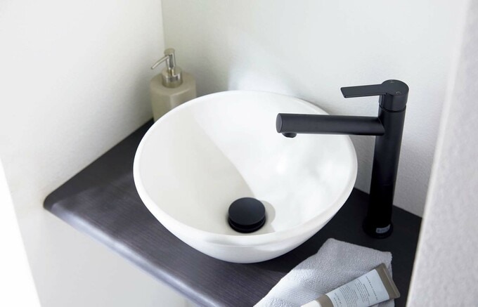 ボウルは水はねしにくいすり鉢状