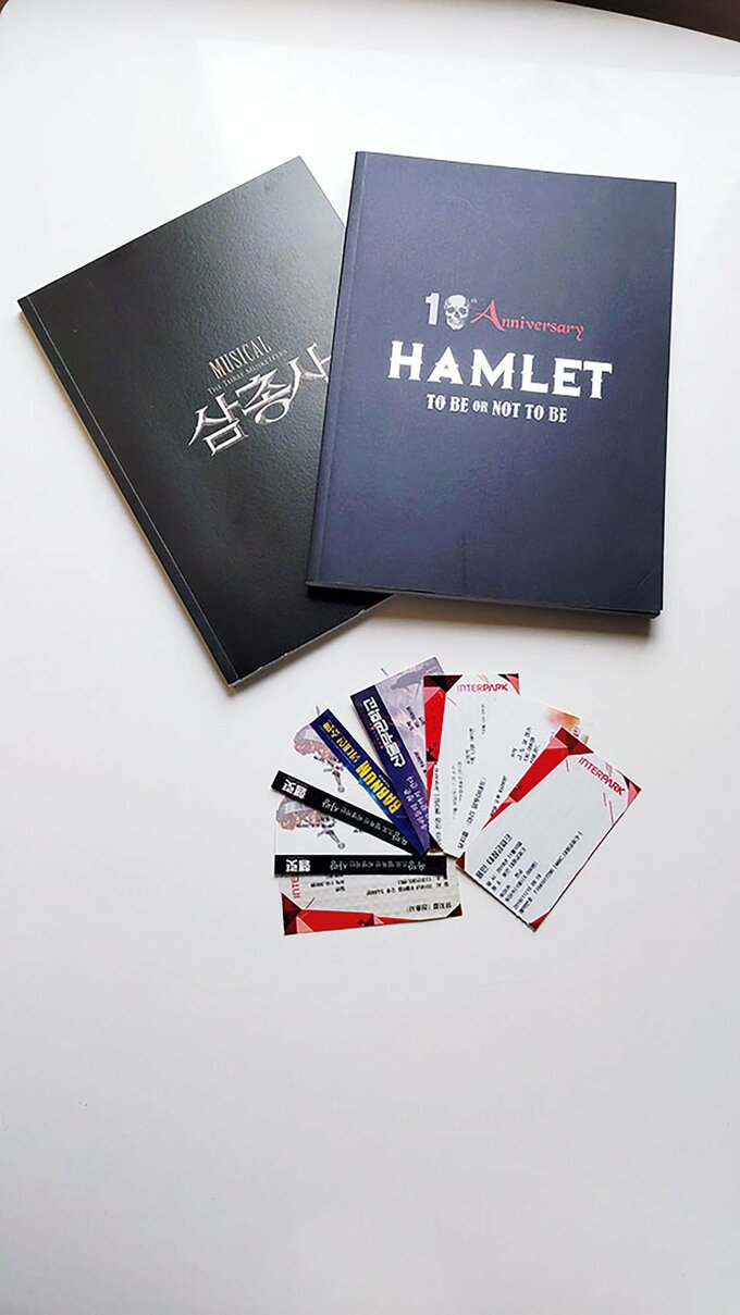 パンフレットやチケット