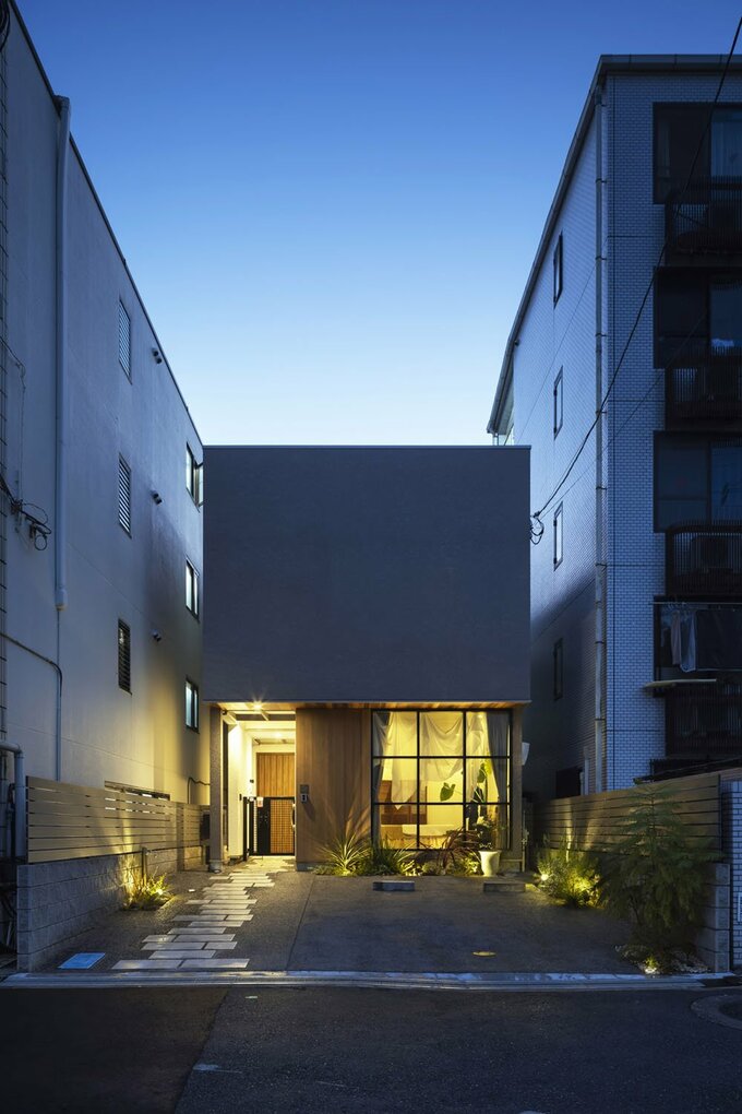 日の光とは逆から照らす外部照明