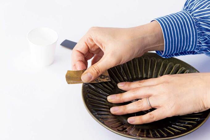 金継ぎの作業途中