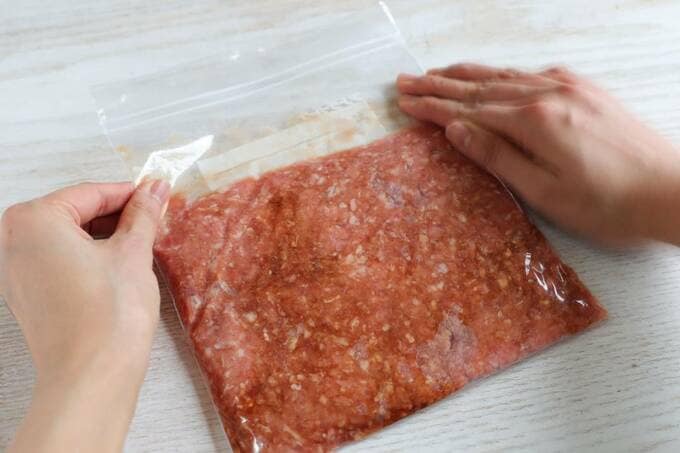 保存袋を平らにする