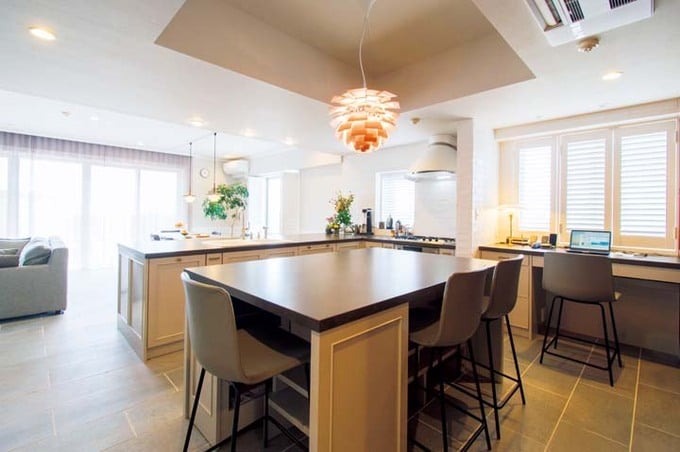 L字型キッチンとワークスペース