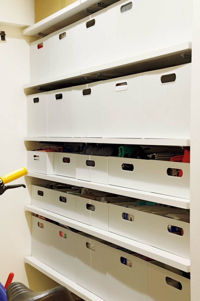 壁に可動棚を設置