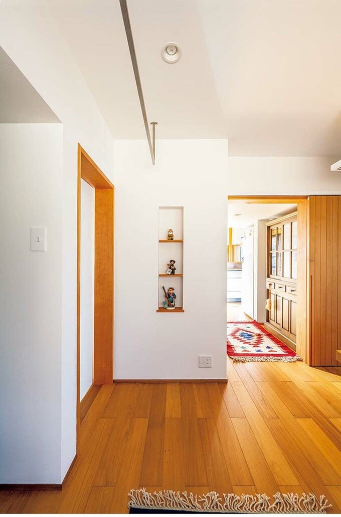 洗面コーナーを曲がると、LDKが続きます。