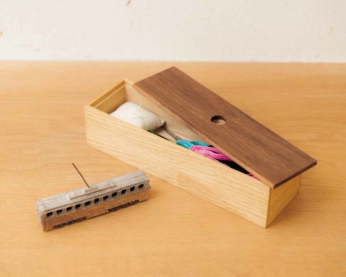 作家もののオブジェや裁縫箱