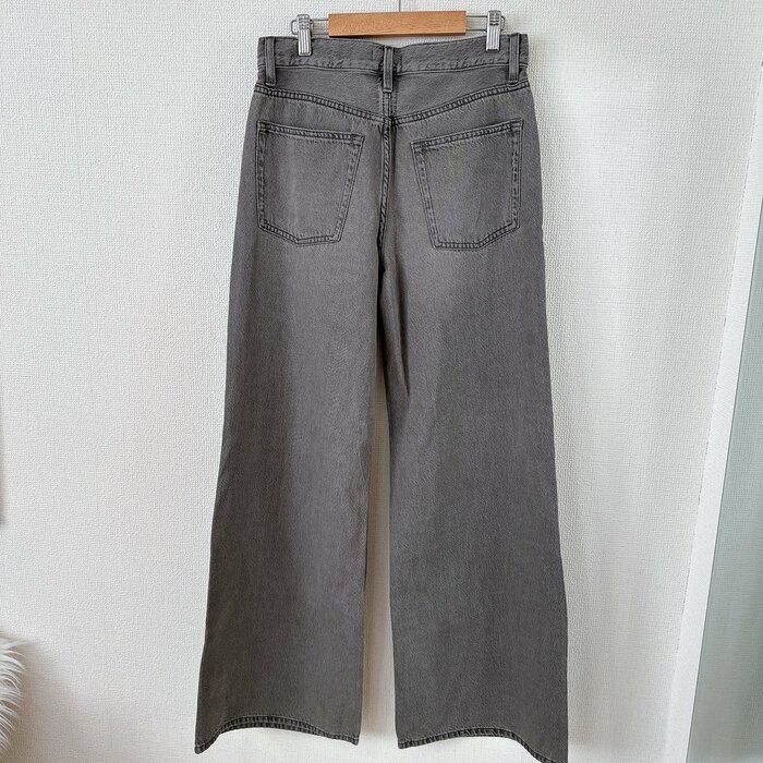 アラフォー大絶賛の「ユニクロ新作デニム」。シルエットのきれいさに