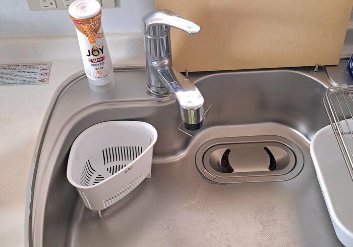 キッチンの「三角コーナー」をあえて撤去。カビと悪臭が減った代用品と