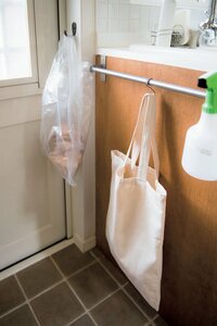 レジ袋をゴミ箱代わりに。取り換えもラクラク