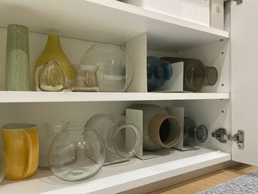 100円グッズでOK。かさばる雑貨は「倒して収納」する