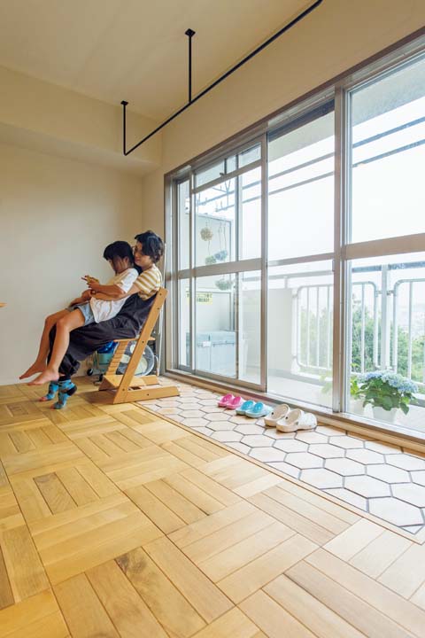 リビングの掃き出し窓とインナーバルコニー