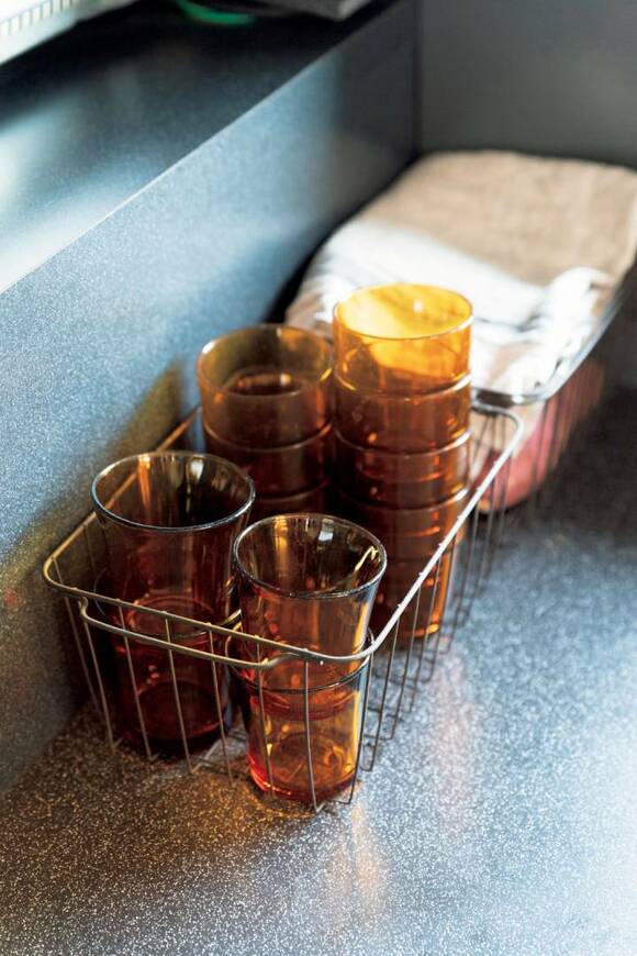 コップをカゴに収納した様子