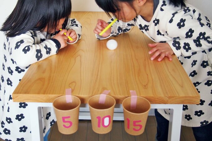 ボールにストロー