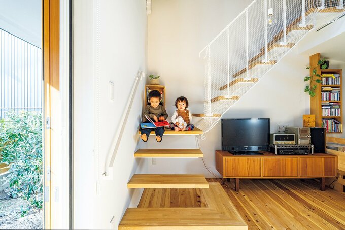 夫の希望でリビング内階段を設置